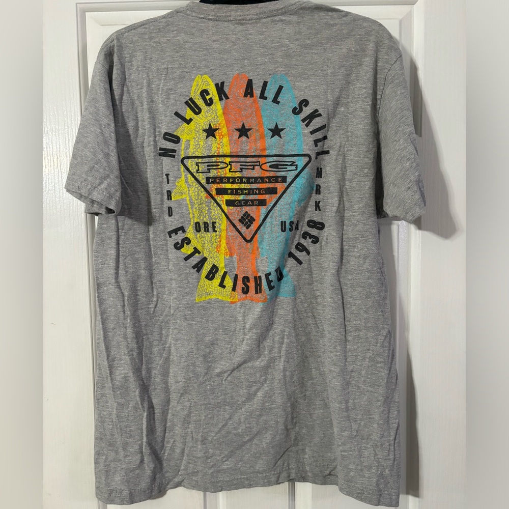Men’s Large Columbia tshirt; light grey